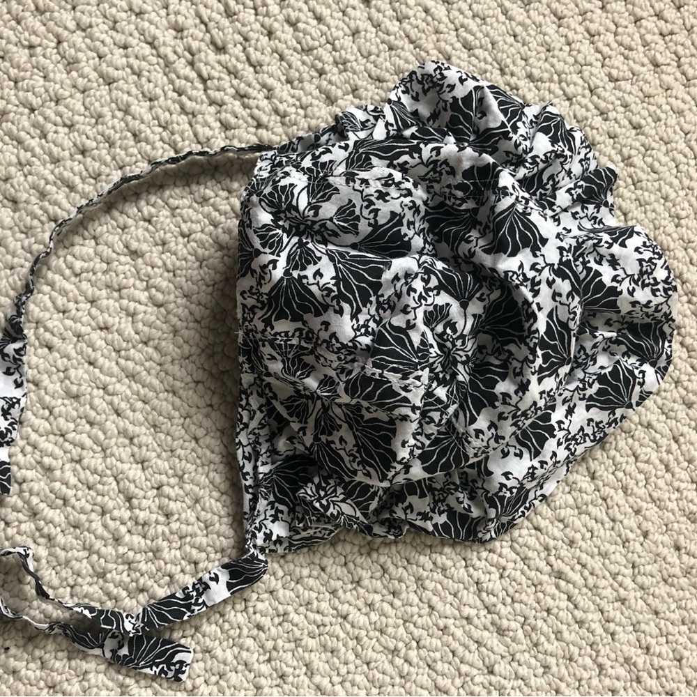 Kate Quinn ruffle bonnet size 6-12 month